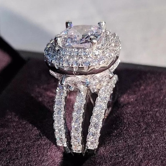 Sterling silver luxury engagement ring - Picture 6 of 6